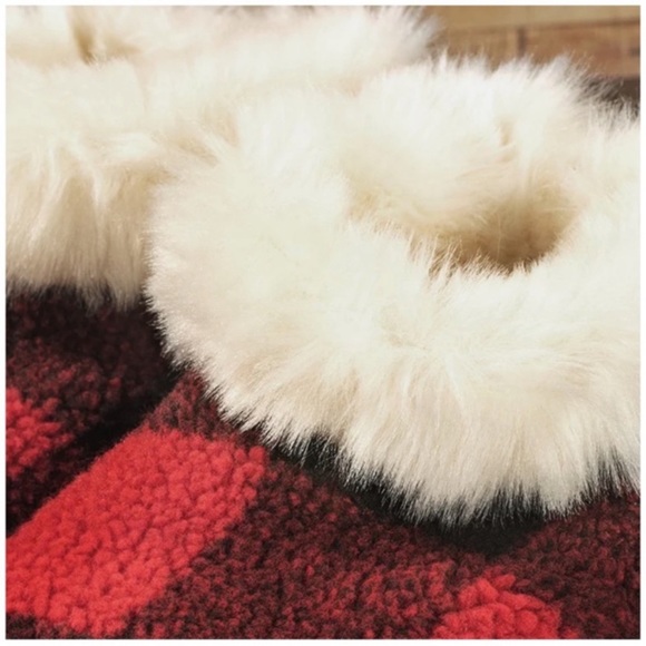 🍁New Red & Black Buffalo Plaid Check Faux Fur Comfy Women's Slippers🍁 - Picture 4 of 5